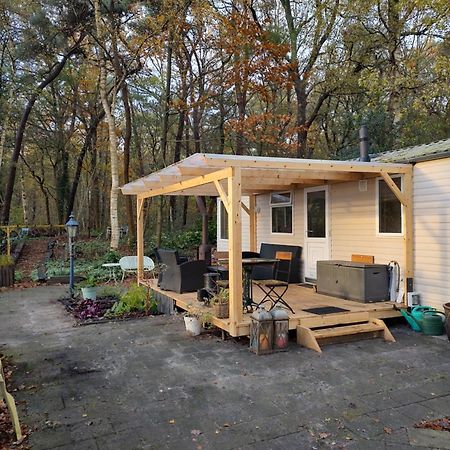 Vrijstaande stacaravan met riante tuin aan bosrand Villa Vledder Buitenkant foto