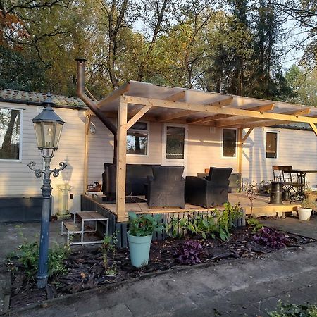 Vrijstaande stacaravan met riante tuin aan bosrand Villa Vledder Buitenkant foto