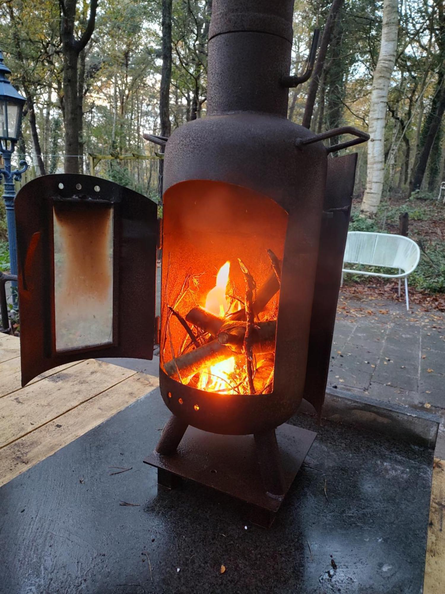 Vrijstaande stacaravan met riante tuin aan bosrand Vledder Buitenkant foto